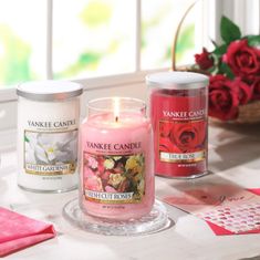 Yankee Candle vonná svíčka Classic ve skle velká Fresh Cut Roses 623 g