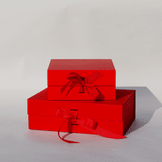 My Best Care Malá červená dárková krabice s magnetickým víkem a vyměnitelnou stuhou