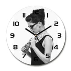 Wallmuralia Skleněné hodiny kulaté Žena v brýlích černé fi 30 cm