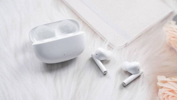  moderní sluchátka do uší honor earbuds choice x3 biomembrány Bluetooth technologie handsfree funkce pohodlné špunty do uší dlouhá výdrž nabíjecí box odolná vodě a potu anc technologie