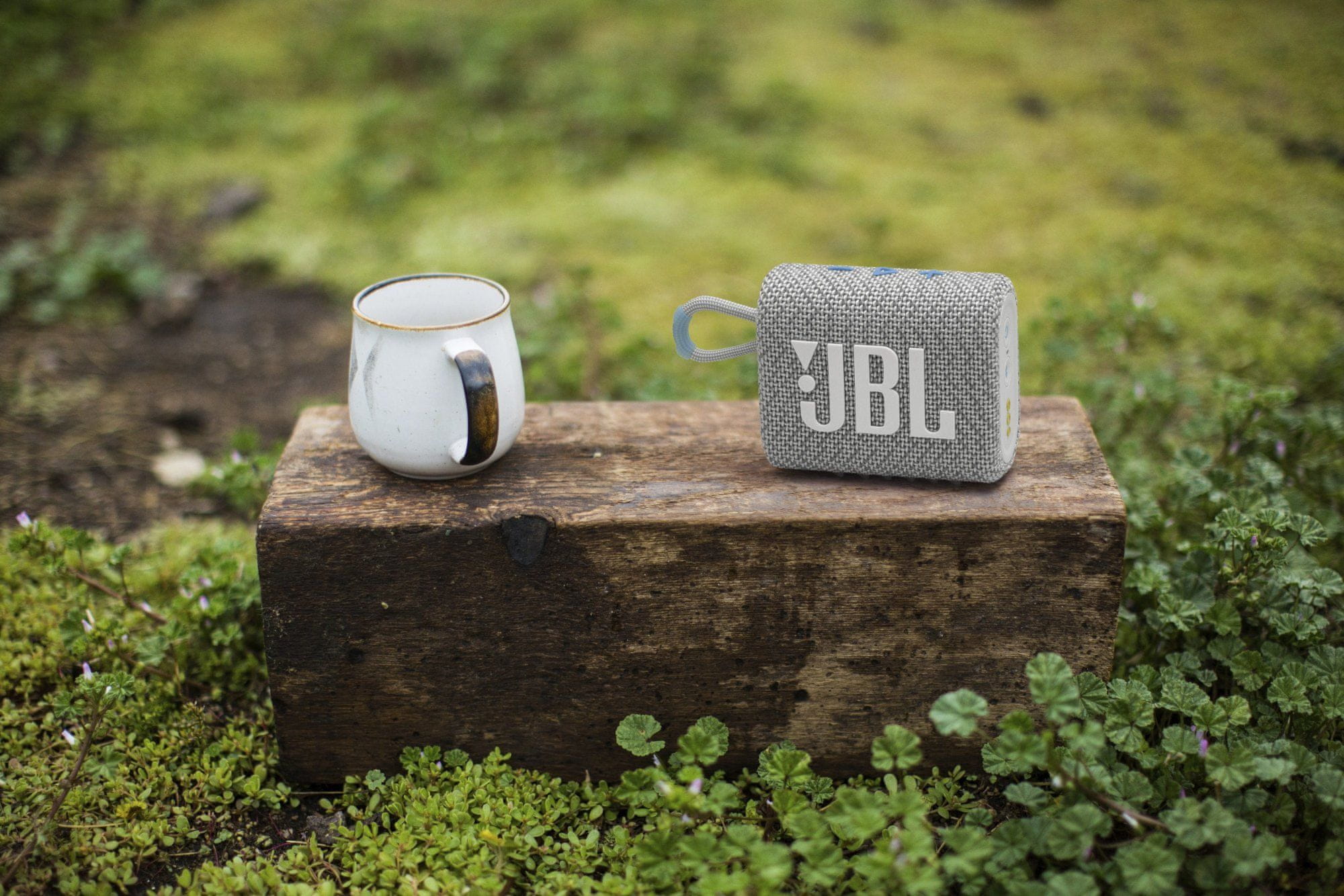  moderný bluetooth reproduktor jbl go 3 eco ip67 pútko na zavesenie jbl pre sound zvuk odolný 